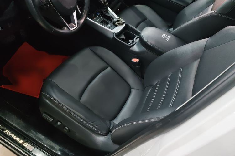 Used Toyota RAV4 2023 Dual-Engine 2.5L E-CVT Two-Wheel Drive Elite Plus Edition Left Front Seat