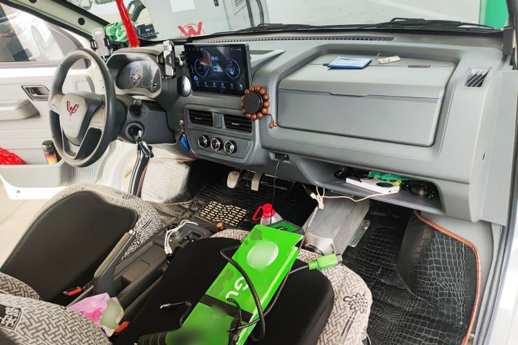 Used Wuling Yangguang 2024 300km Range Practical Window-Sealed Version 75kW