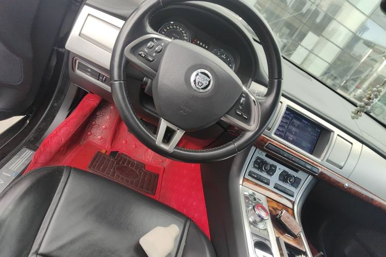 Used Jaguar XF 2013 XF 2.0T Luxury Edition Steering Wheel