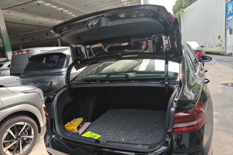 Used Volkswagen Lavida 2022 1.5L Automatic Comfort Edition Trunk