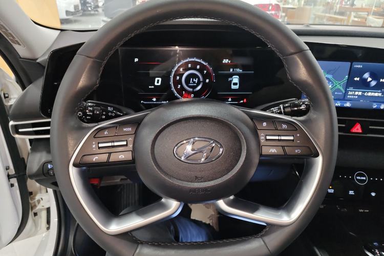Used Hyundai Elantra 2022 1.5L CVT LUX Prestige Edition Steering Wheel
