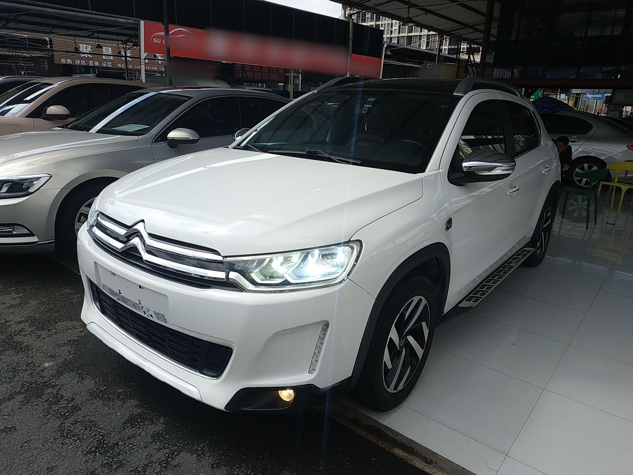 Под передней частью автомобиля