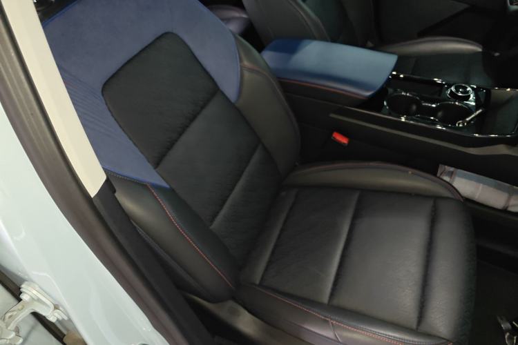 Used Chevrolet Equinox Plus 2024 102km RS Ultimate Edition Right Front Seat