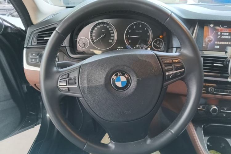 Used BMW 5 Series 2014 525Li Leading Model
