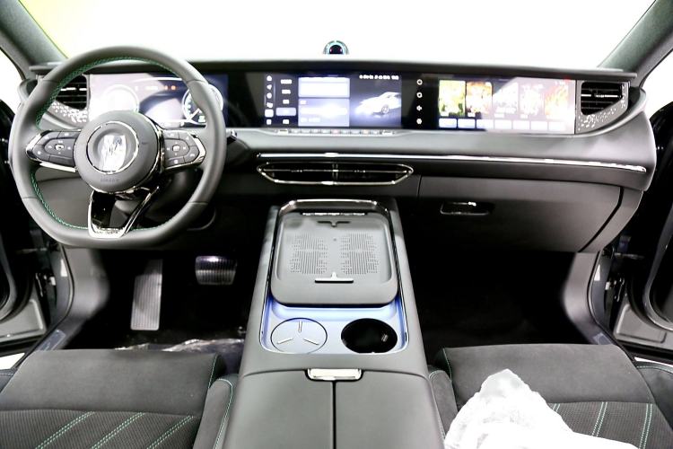 Used VOYAH FREE 2025 318 259 km All-Wheel-Drive Exploration Edition Interior 1