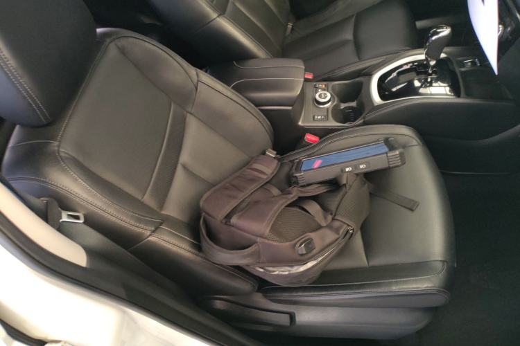 Used Nissan X-Trail 2019 2.5L CVT Smart Connect Leading Edition 4WD Right Front Seat