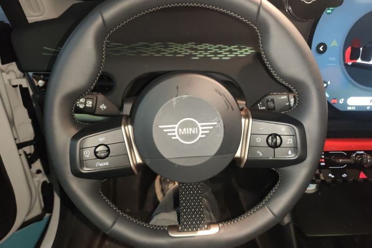 Used MINI Electric MINI COOPER 2025 456km COOPER E Classic Style
