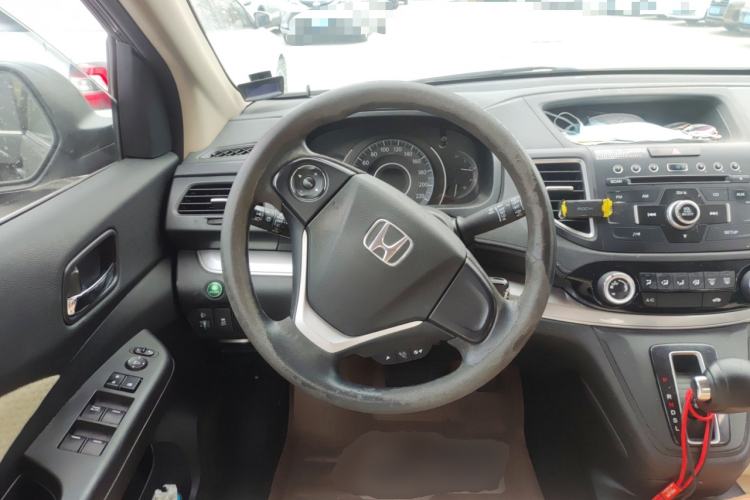 Used Honda CR-V 2015 2.0L two-wheel drive urban version
