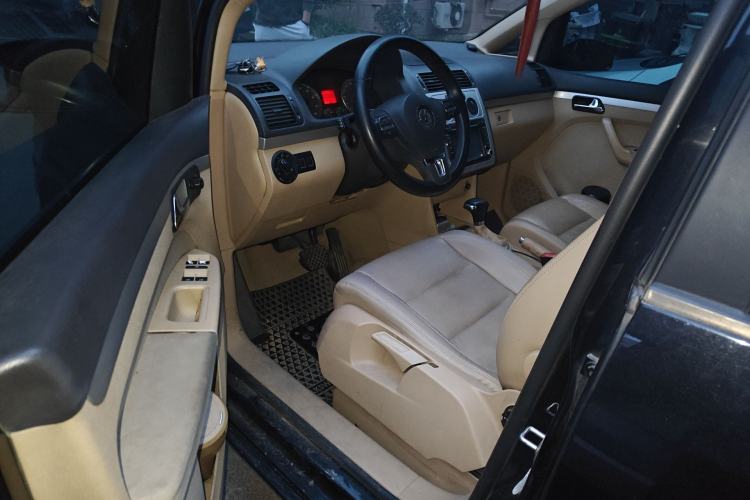Used Volkswagen Touran 2008 2.0L Zhiya Edition Automatic 5 Seats Driver Seat