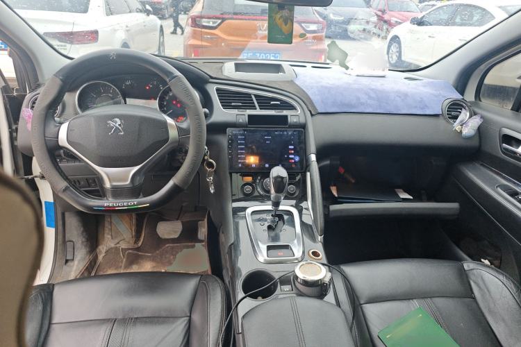 Used Peugeot 3008 2013 2.0L Automatic Classic Edition Center Console