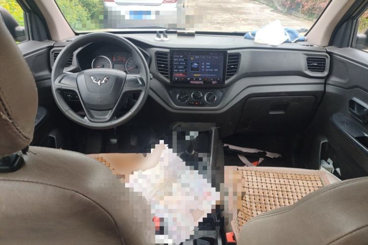 Used Wuling Hongguang V 2019 1.5L Base Version L2B Center Console