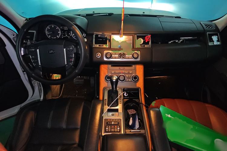 Used Land Rover Range Sport 2011 3.0 TDV6 Diesel Version Center Console