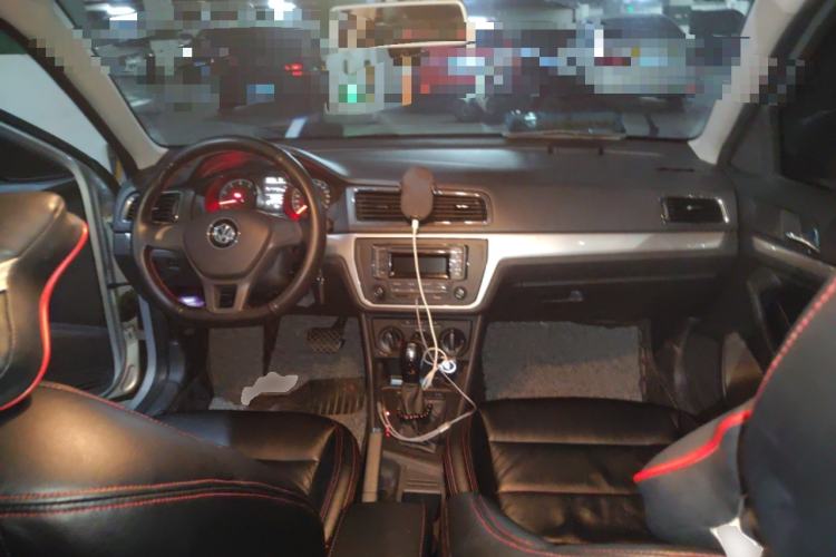 Used Volkswagen Lavida 2015 1.6L Automatic Fashion Edition Center Console