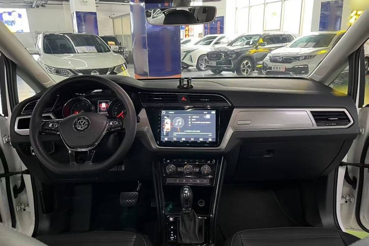 Used Volkswagen Touran 2016 Volkswagen Touran L 330TSI DSG Luxury Edition
