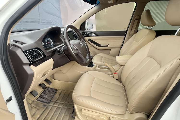 Used Baojun 730 2015 1.8L Manual Luxury Navigation ESP Version 7-seater

