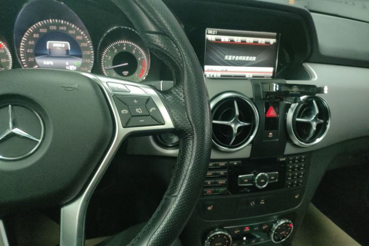 Used Mercedes-Benz GLK-Class 2015 GLK 300 4MATIC Fashion Edition Ultimate Version Center Console