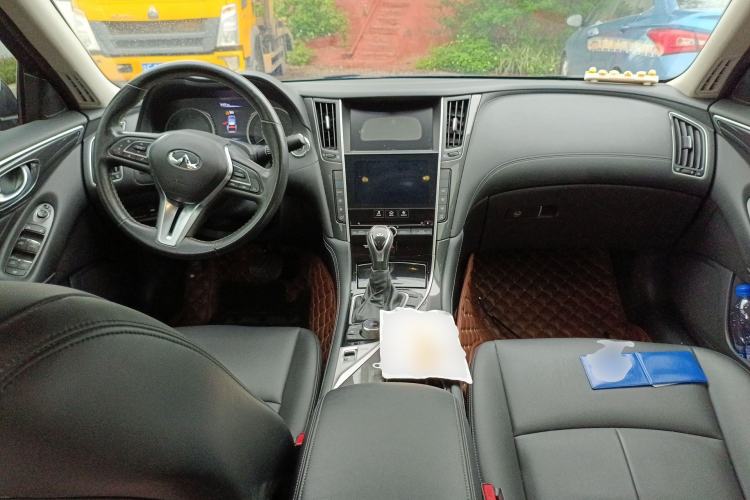 Used Infiniti Q50L 2018 2.0T Comfort Edition China V Standard Center Console