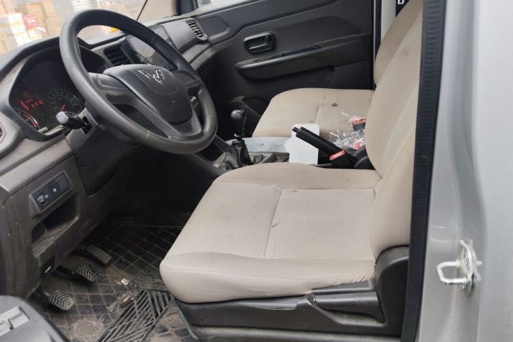 Used Wuling Hongguang V 2019 1.5L Jingqu Edition Sealed-Window Vehicle China VI LAR
