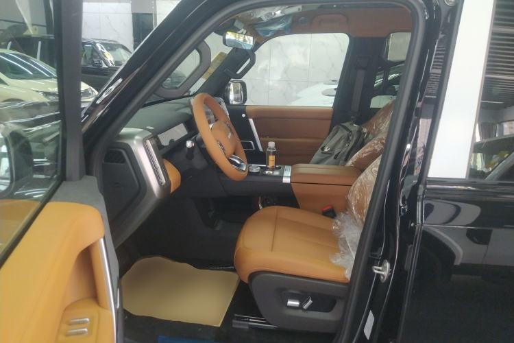 Used iCAR V27 2026 Model 200KM Four-Wheel Drive Falcon 500 Driver Seat