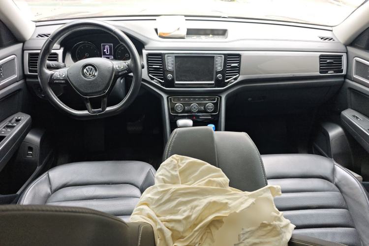 Used Volkswagen Teramont 2017 530 V6 Four-Wheel Drive Luxury Edition Center Console