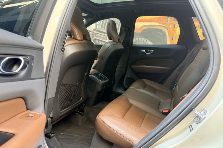 Used Volvo XC60 2021 T5 4x4 Smart Luxury Edition Interior 5