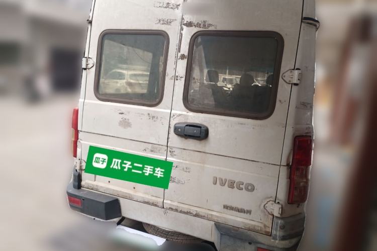 Used Iveco Daily 2017 2.5T A35 Passenger Van 5-7 Seats Model 47Z5