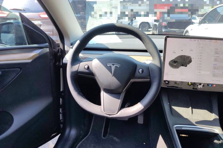 Used Tesla Model Y 2021 Long-Range All-Wheel-Drive Version Steering Wheel