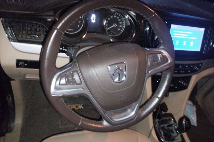 Used Baojun 730 2015 1.8L Manual Luxury Navigation ESP Version 7-seater
