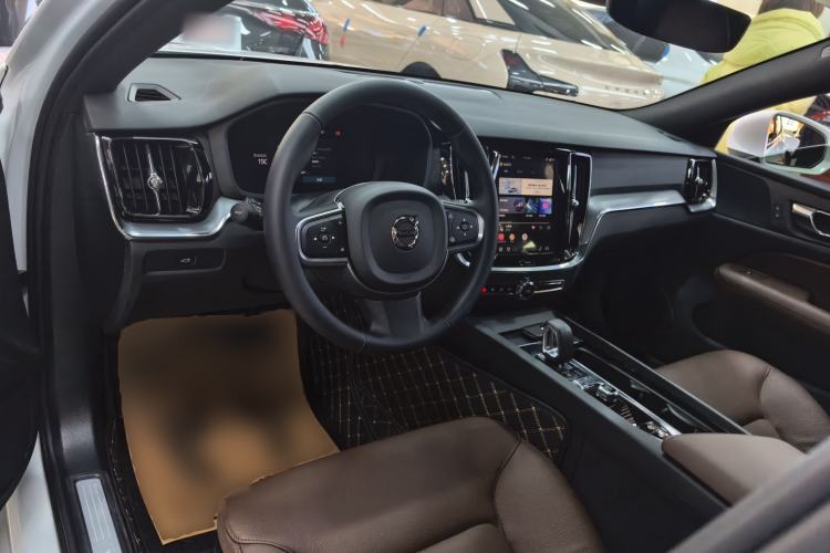 Used Volvo S60 2026 Model B4 Zhiyi Luxury Edition