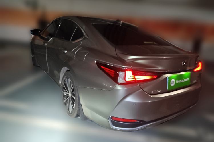 Used Lexus ES 2022 300h Deluxe Edition Rear Left 45 Deg