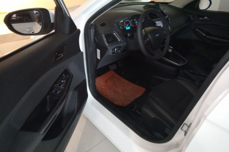 Used Ford Escort 2015 1.5L Automatic Fashion Model
