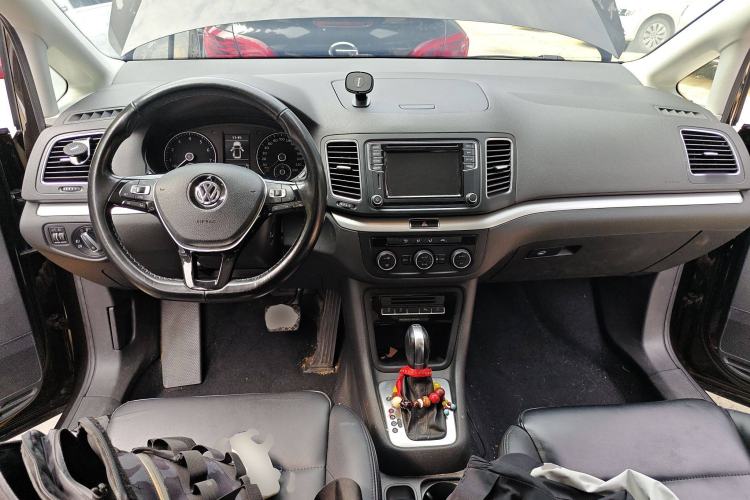 Used Volkswagen Sharan 2016 280TSI Enjoyment Model 7-Seater Center Console