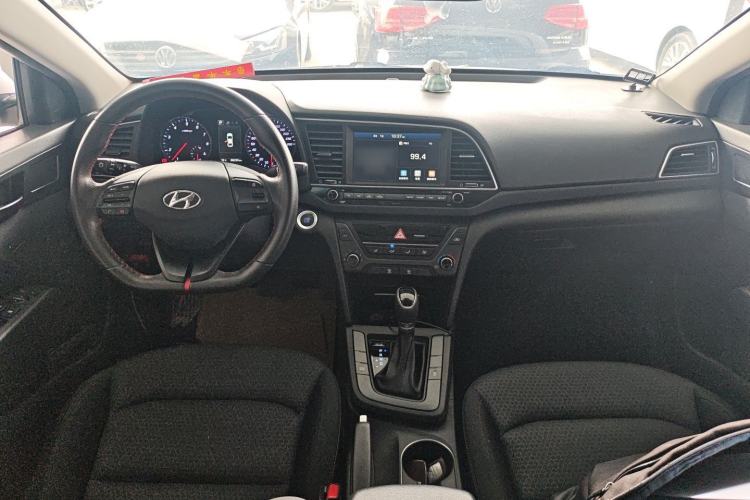Used Hyundai Elantra (6th Generation / Lingdong) 2018 1.4T Dual-Clutch Xuan Dong · Dynamic Edition Center Console