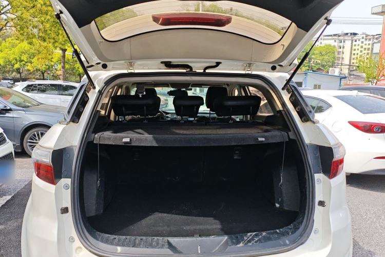 Used JMC Yusheng S330 2016 1.5L GTDi Automatic Two-Wheel Drive Comfort Edition Trunk