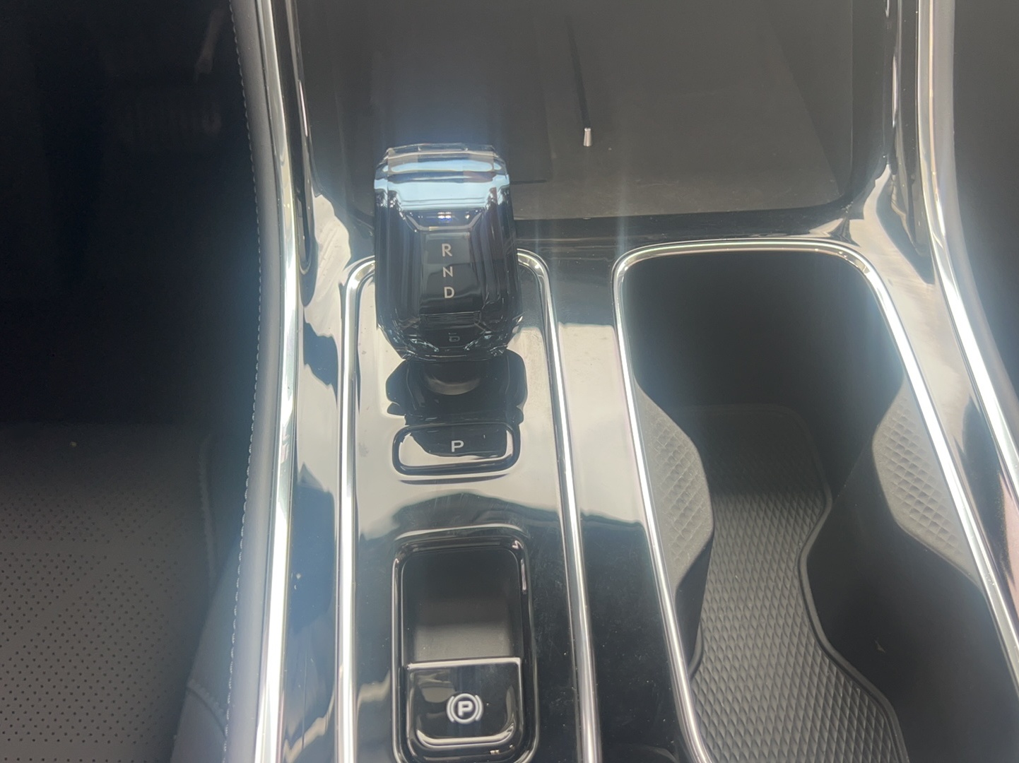 Geely Auto Emgrand 2026 Model 5th Generation 1.5T DCT Prestige Edition — снимка 10