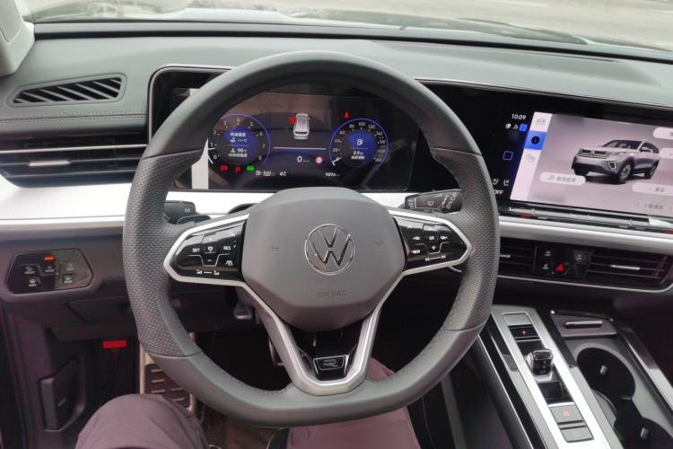 Used Volkswagen Tavendor 2024 Facelifted 380TSI All-Wheel Drive R-Line Cruise Premium Edition