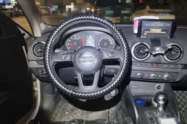 Used Audi A3 2019 Limousine 35 TFSI Fashion Edition China VI Emission Standard Steering Wheel