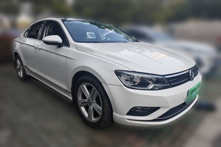 Used Volkswagen Lamando 2015 280TSI Manual Comfort Edition Front Right 45 Deg