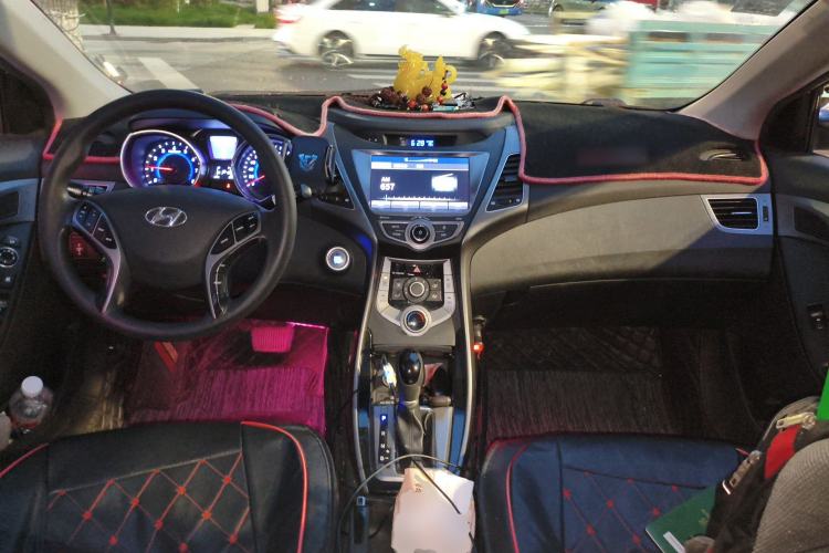 Used Hyundai Elantra (5th Generation / Langdong) 2016 1.6L Automatic Prestige Model Center Console