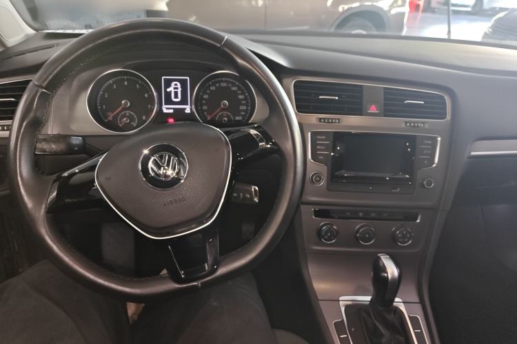 Used Volkswagen Golf 2016 230TSI Automatic Comfort Version
