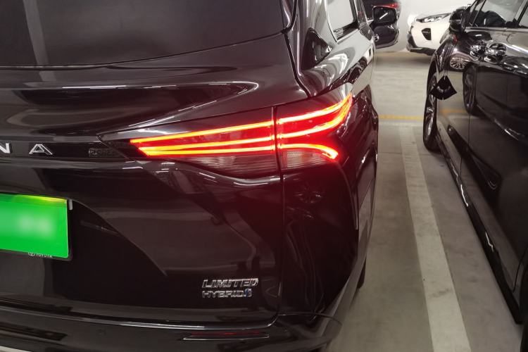 Used Toyota SIENNA 2021 2.5L Hybrid Premium Edition Right Rear Taillight