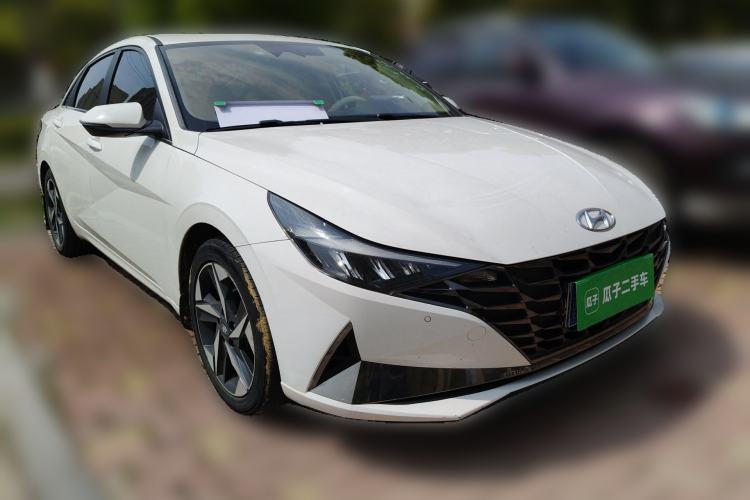 Used Hyundai Elantra 2021 1.5L CVT LUX Prestige Edition Front Right 45 Deg