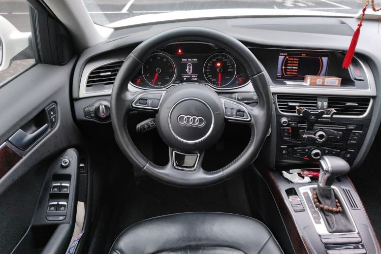 Used Audi A4L 2013 35 TFSI Automatic Comfort Model Steering Wheel