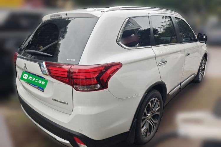 Used Mitsubishi Outlander 2016 2.4L 4x4 Luxury Edition 7-Seater
