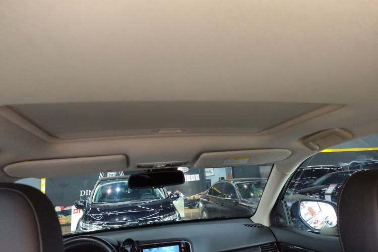 Used Mitsubishi Outlander 2019 2.4L 4x4 Zhi Xiang Edition 5 Seats China VI Standard Headliner