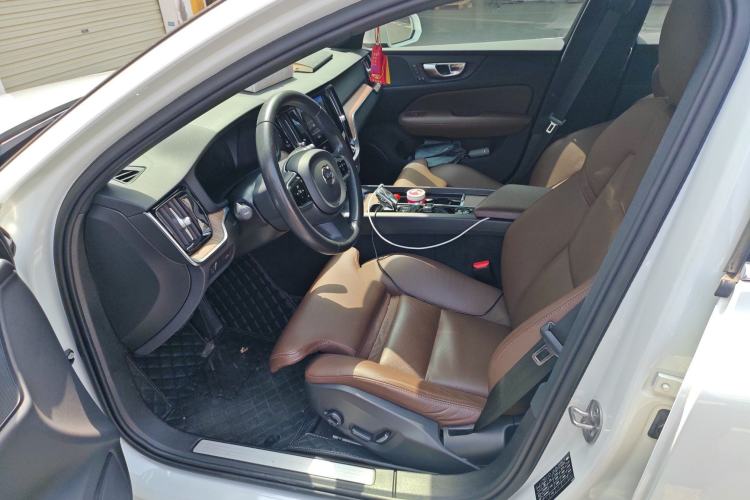 Used Volvo S60 2022 B4 Zhiyuan Luxury Edition
