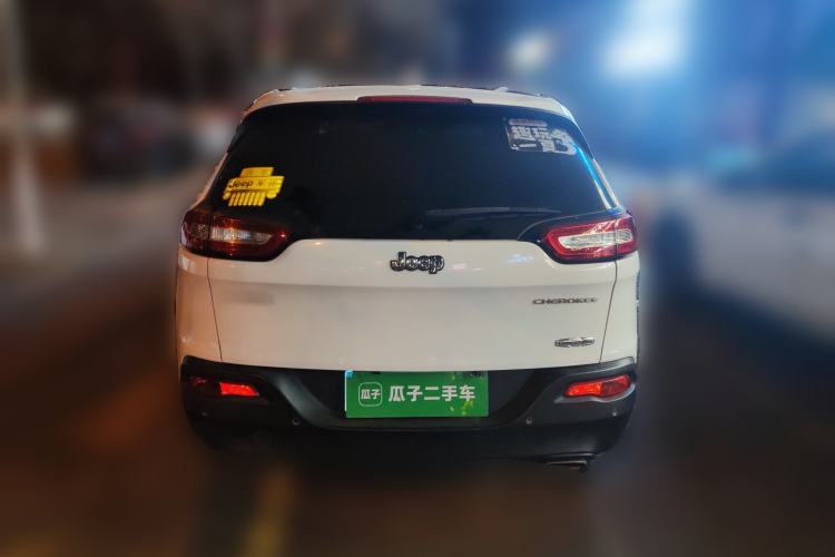 Used Jeep Cherokee 2016 2.4L Leading Smart Version
