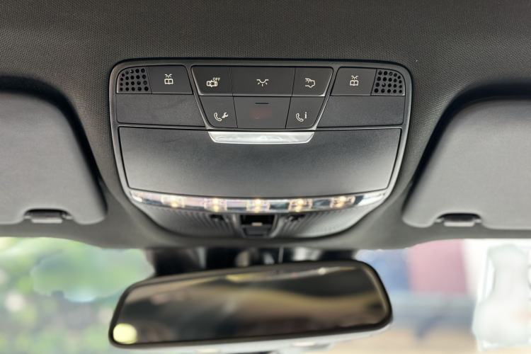 Used Mercedes-Benz GLC 2018 Facelift GLC 260 4MATIC Luxury Edition Interior 4