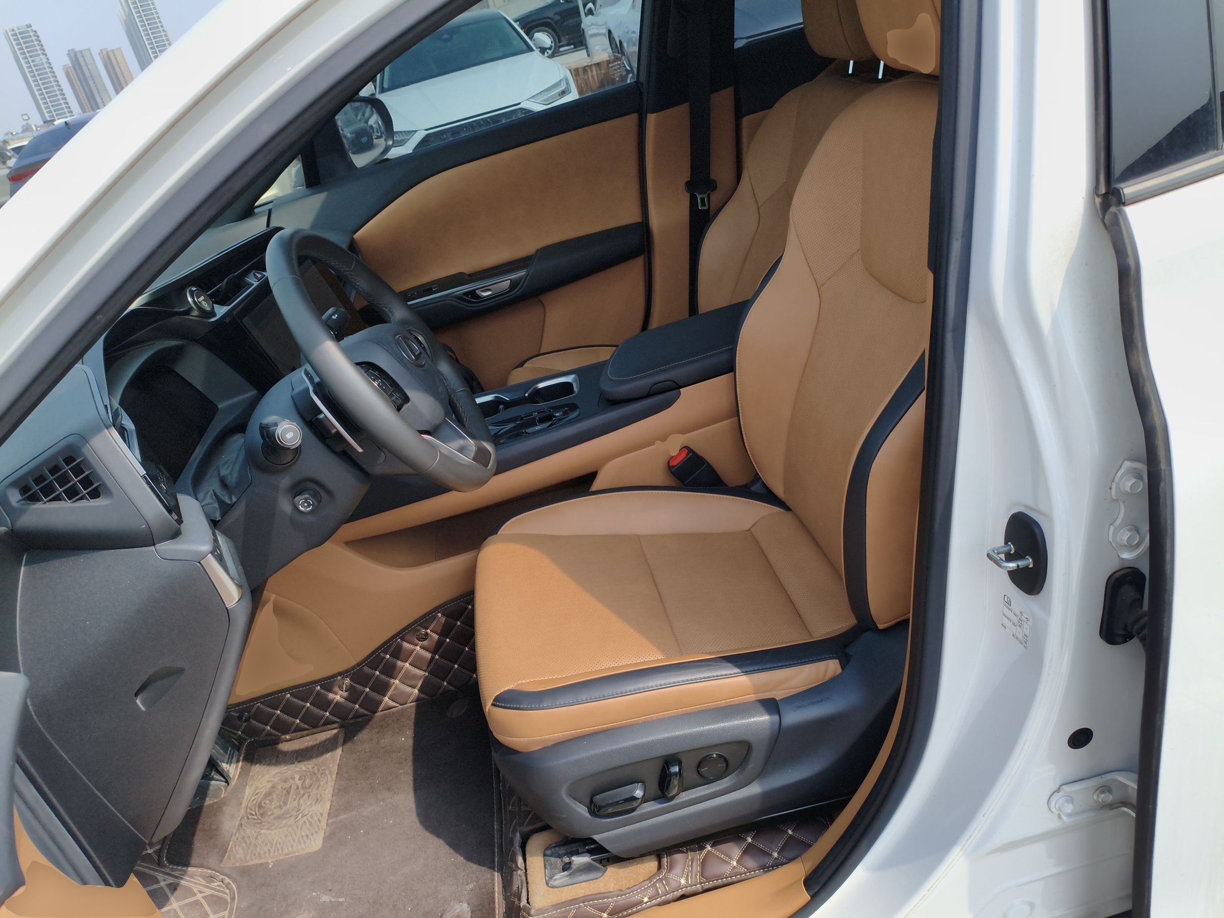 المقاعد الأمامية داخل السيارة