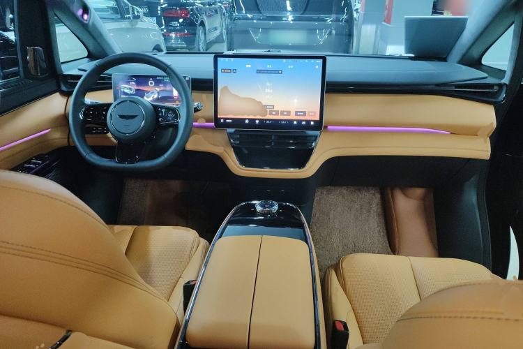 Used Geely Galaxy LEVC L380 2024 140-Degree 6-Seater All-Wheel-Drive Ultra